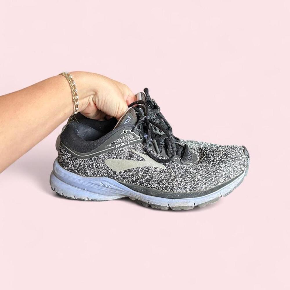 Brooks Launch 5  gray & black speckled running shoes with blueish/purple sole